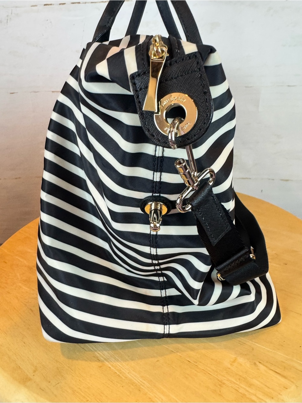 Kate Spade | Large Striped Zipper Tote with Crossbody Strap - Picture 7 of 14